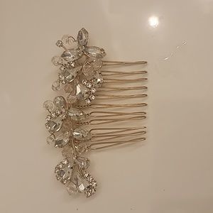 Beautiful rhinestone comb for hair. Bought at bridal boutique. I ship same day